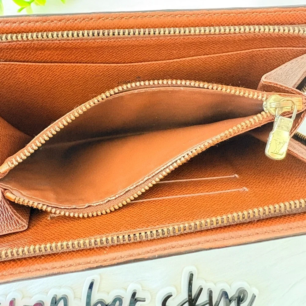 Louis Vuitton Monogram Zippy‎ Wallet